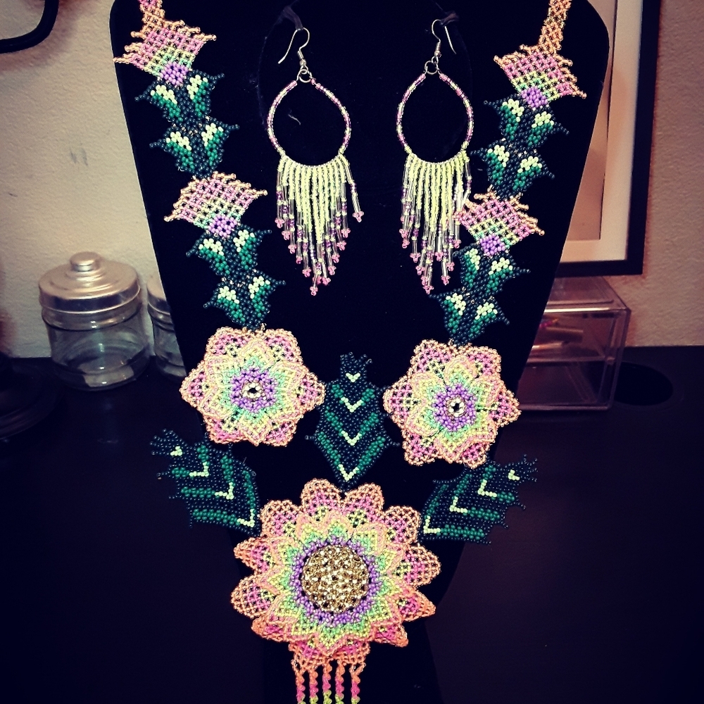 Neckle and earrings